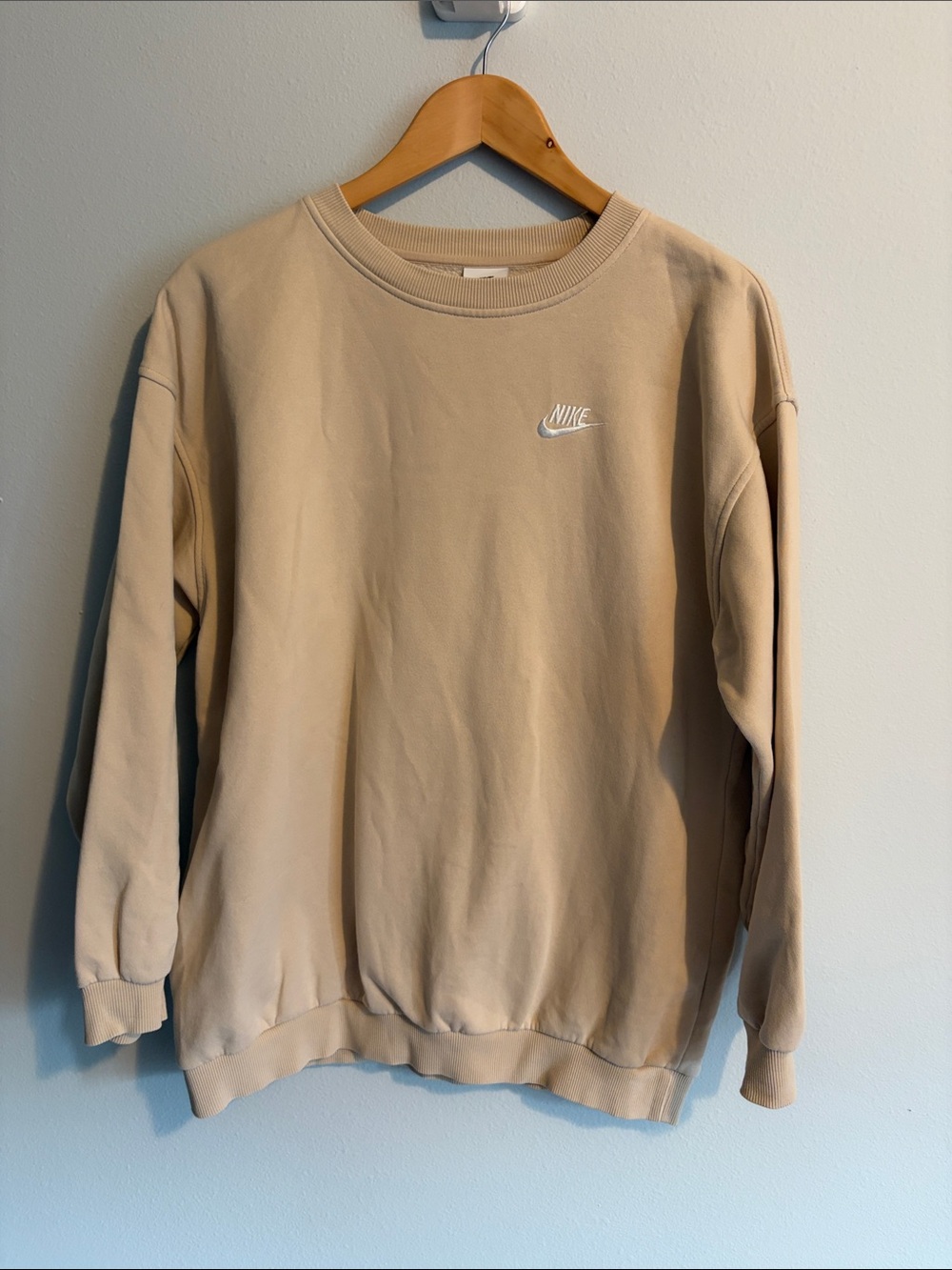 Nike Men’s Crewneck Sweatshirt in Tan